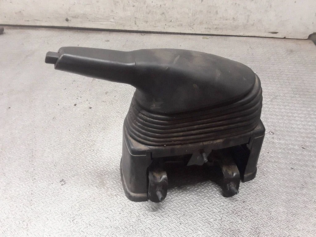 Handbrake/parking brake lever assembly