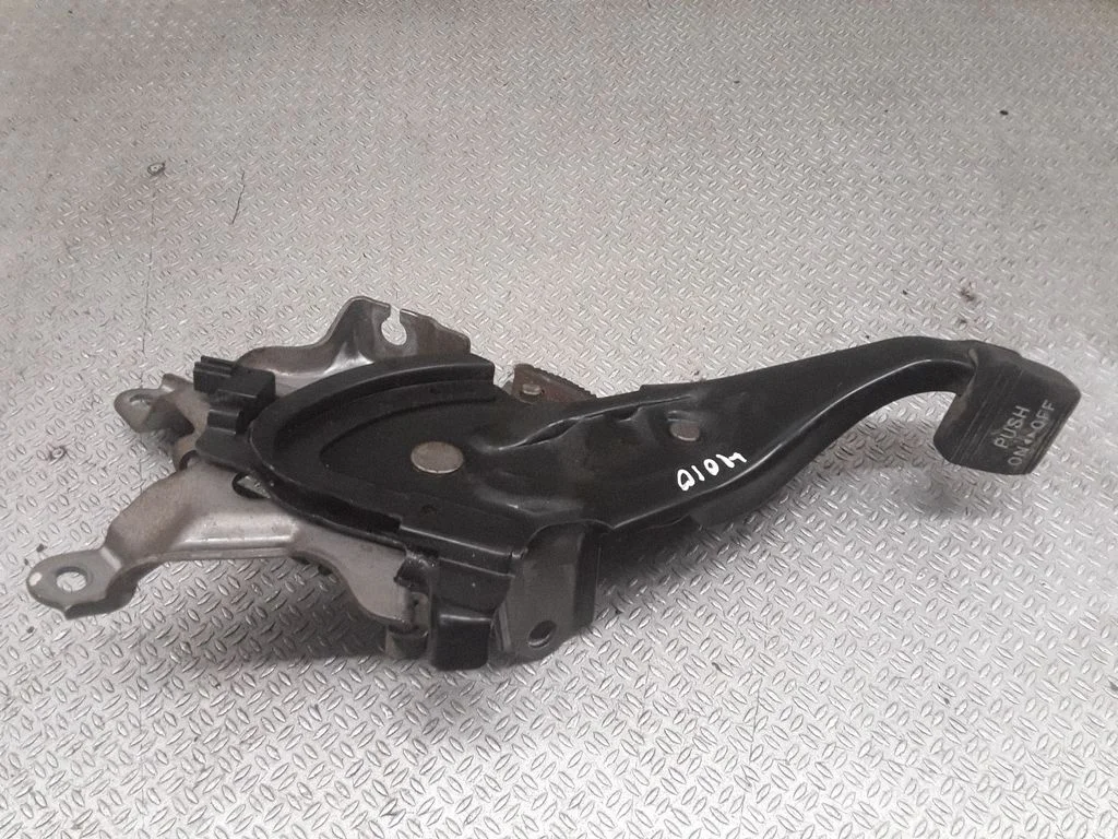 Handbrake/parking brake lever assembly – Toyota Prius (XW20) (2003-2009)