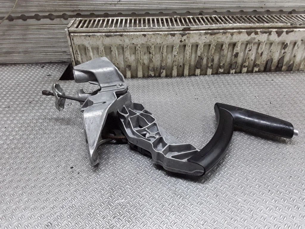Handbrake/parking brake lever assembly – Audi A3 S3 8L (1996-2003)