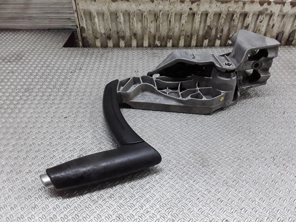 Handbrake/parking brake lever assembly – Audi A3 S3 8P (2003-2012)