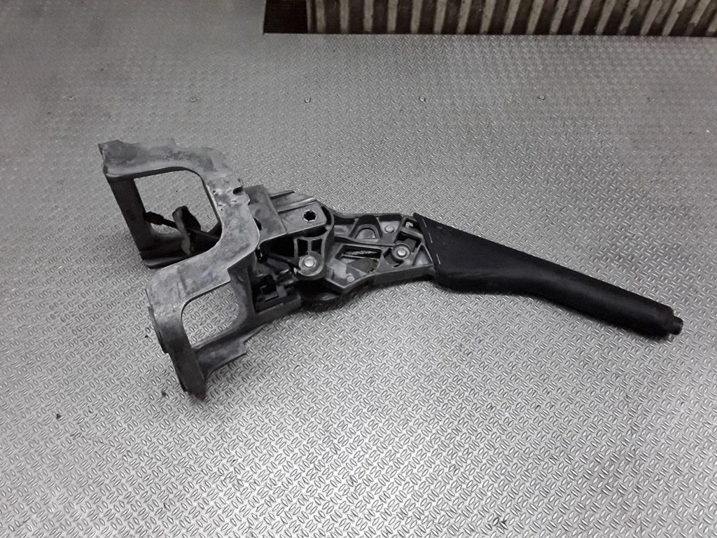 Handbrake/parking brake lever assembly – Volkswagen Touran I (2003-2010)