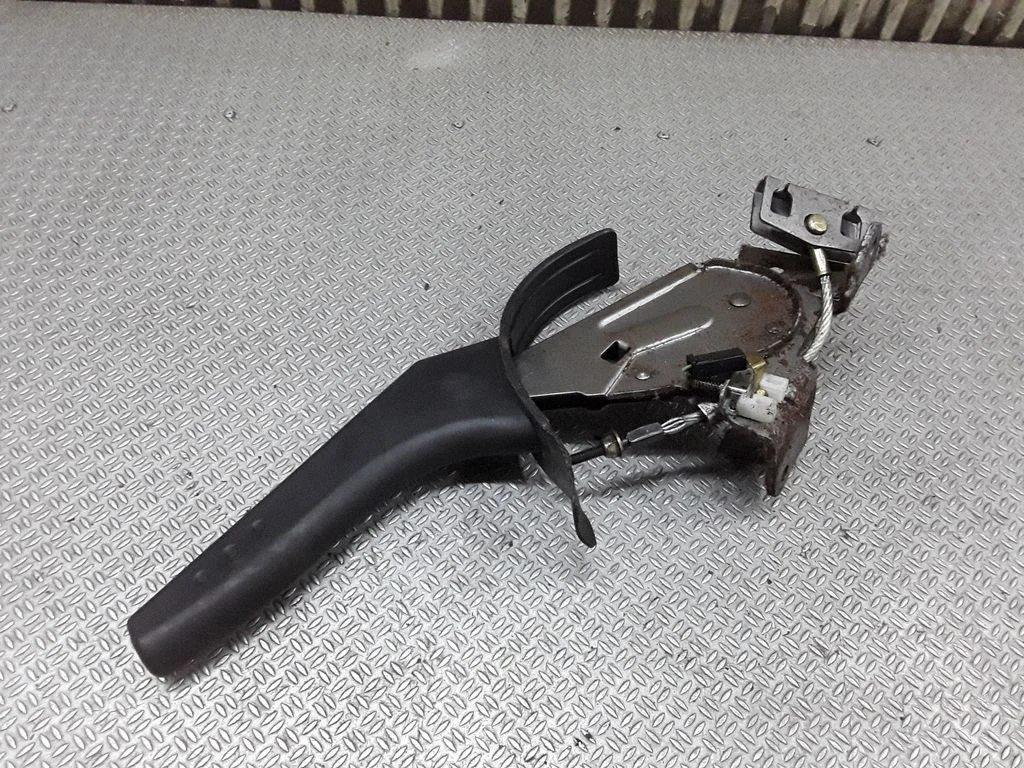 Handbrake/parking brake lever assembly – Nissan Note (E11) (2006-2014)