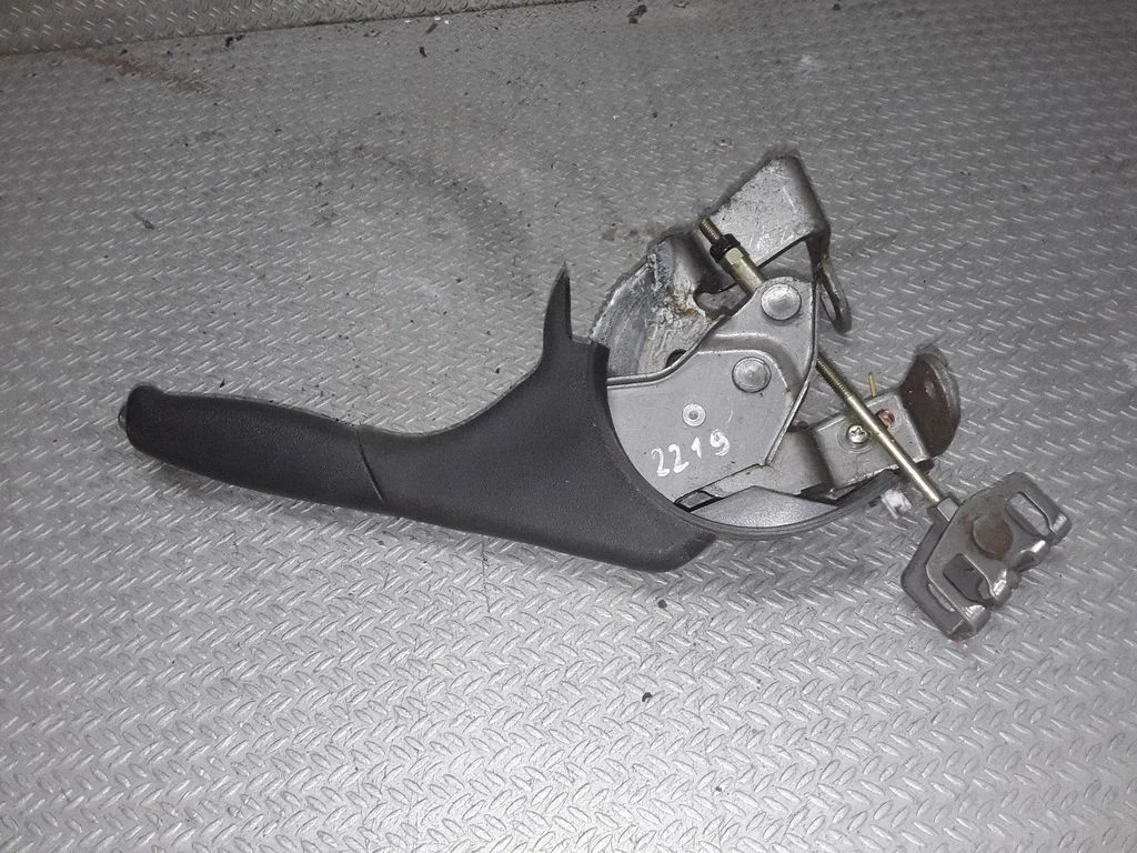 Rokas bremzes mehānisms (salonā) – Toyota Yaris Verso (1999-2005)