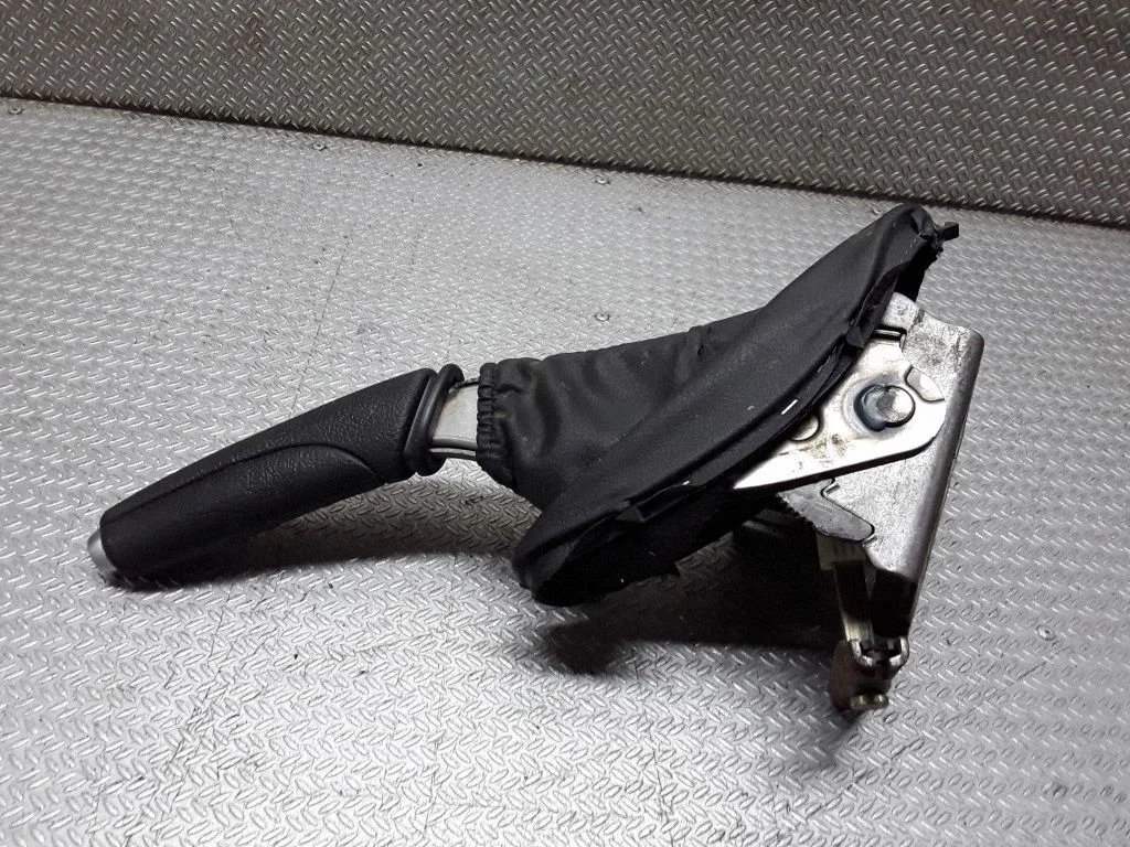 Handbrake/parking brake lever assembly