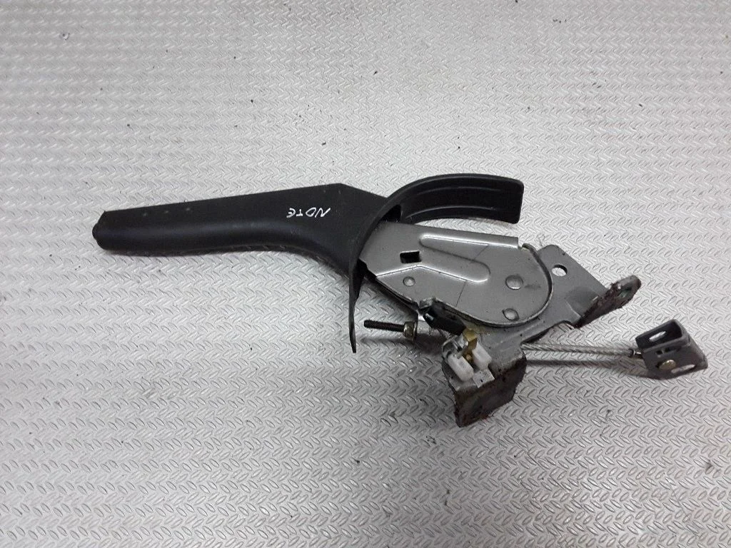 Handbrake/parking brake lever assembly – Nissan Note (E11) (2006-2014)