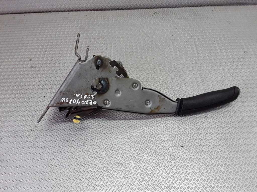 Handbrake/parking brake lever assembly