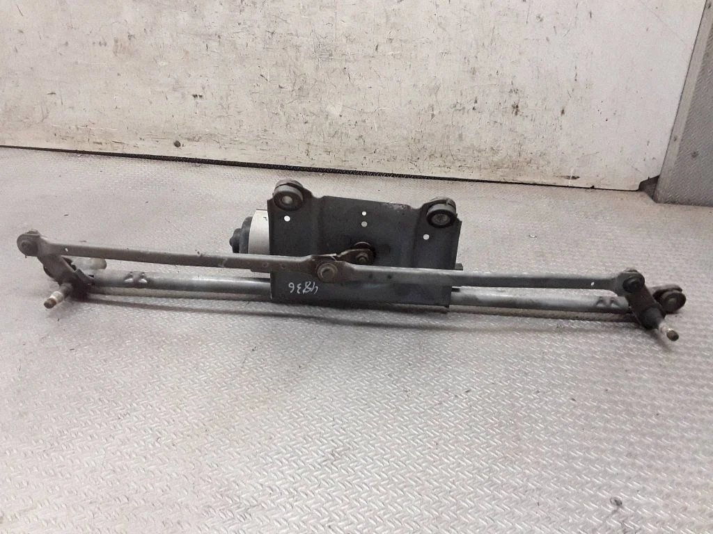 Front wiper linkage and motor