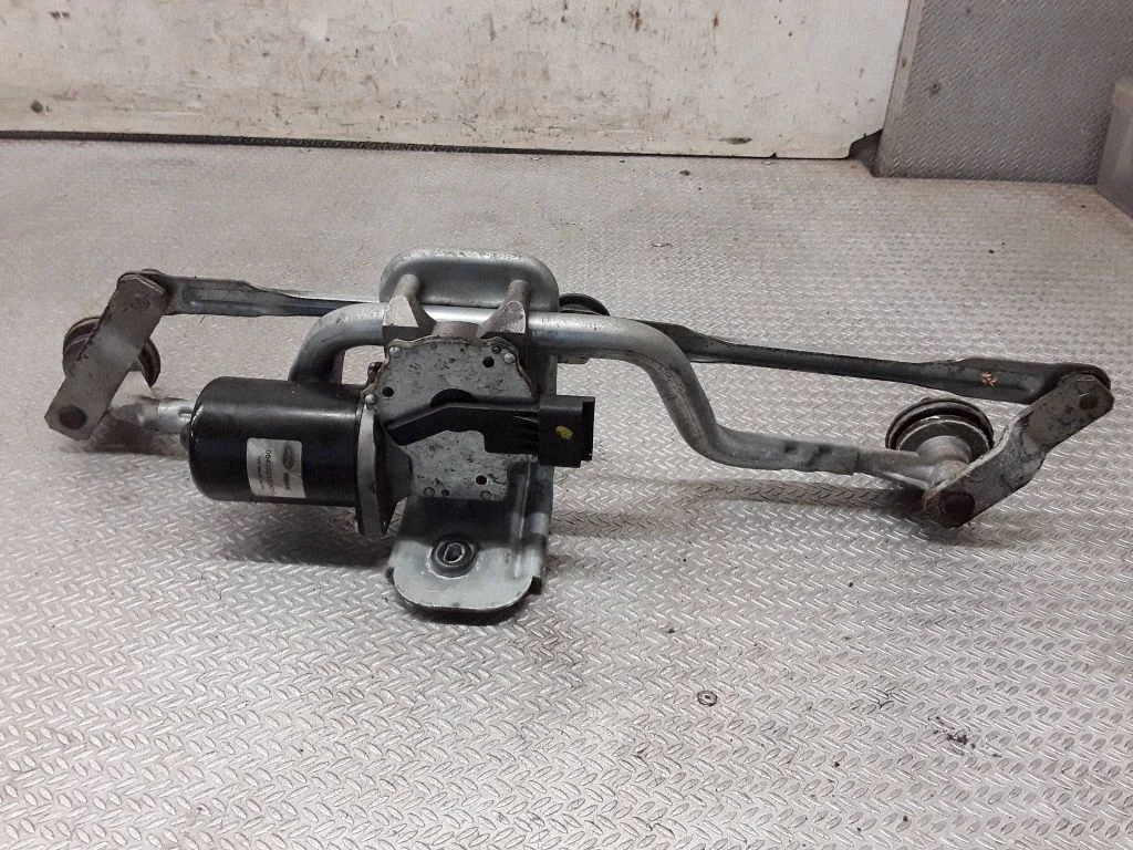 Front wiper linkage and motor 064352103010