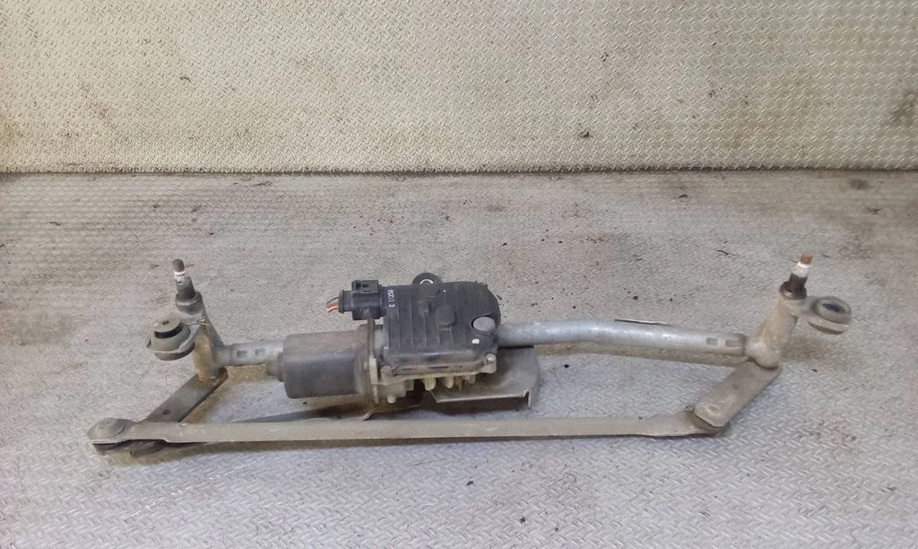 Front wiper linkage and motor – Volkswagen Passat CC (2008-2016)