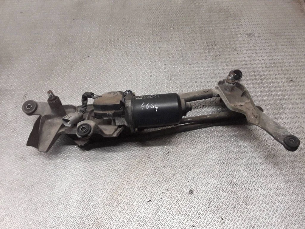 Front wiper linkage and motor – Toyota Previa (XR30, XR40) II (2000-2006)