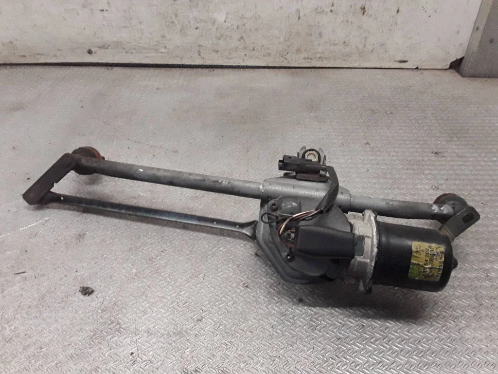 Front wiper linkage and motor – Renault Trafic II (X83) (2001-2014)