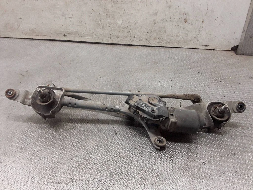 Front wiper linkage and motor – Opel Insignia A (2008-2017)