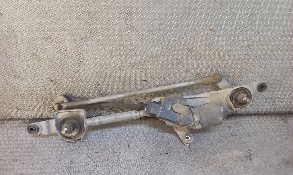Front wiper linkage and motor – Opel Insignia A (2008-2017)