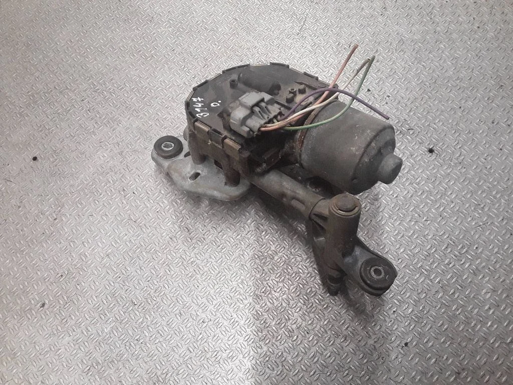 Front wiper linkage and motor