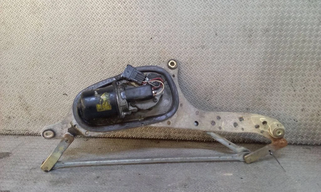 Front wiper linkage and motor – Renault Laguna II (2001-2007)