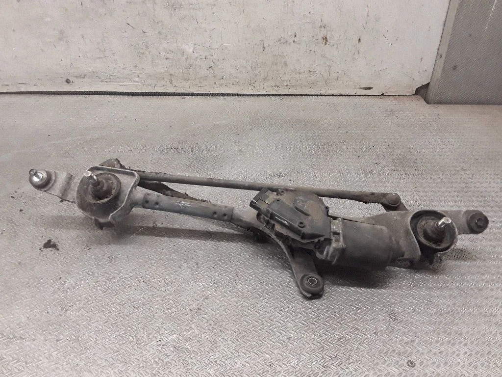 Front wiper linkage and motor – Opel Insignia A (2008-2017)