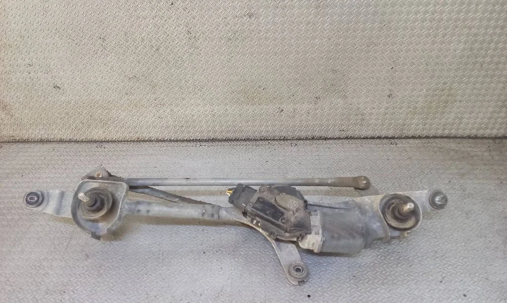 Front wiper linkage and motor – Opel Insignia A (2008-2017)