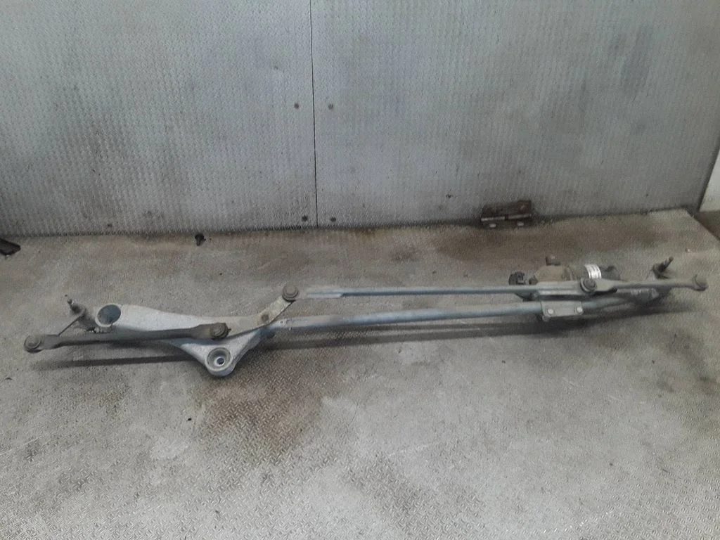 Front wiper linkage and motor – Mercedes-Benz B-Class W245 (2005-2011)