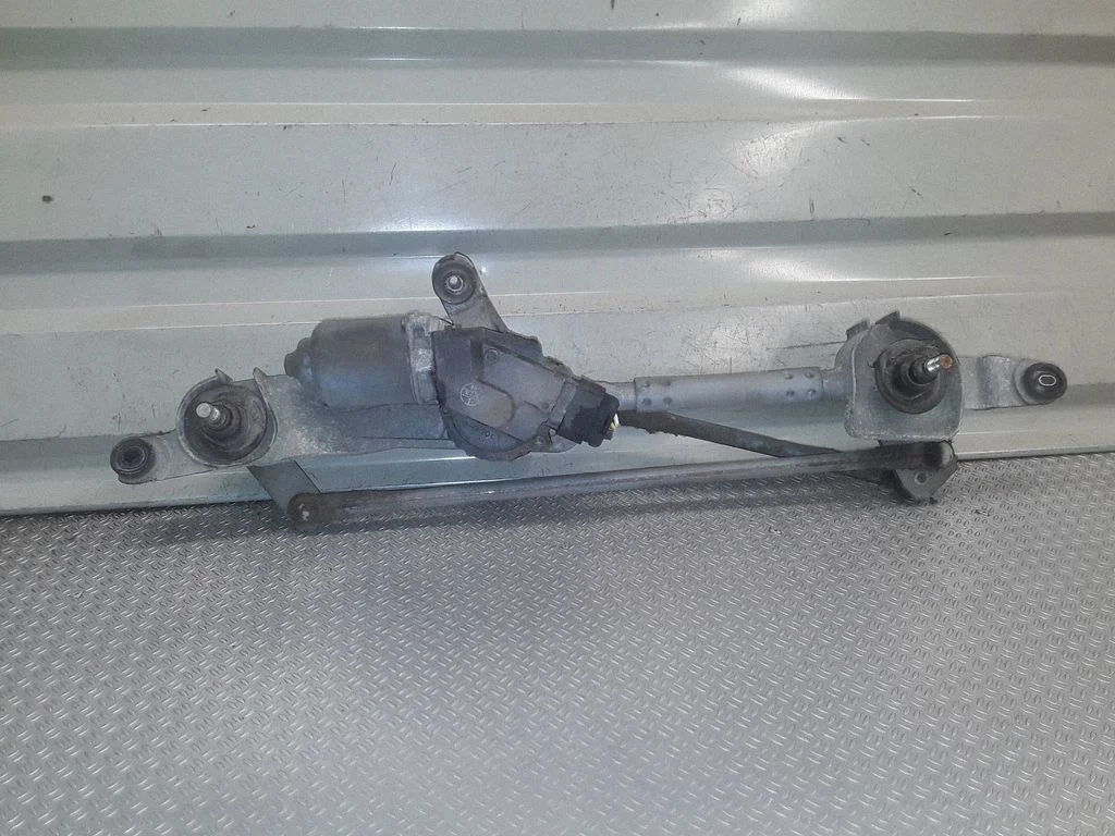 Front wiper linkage and motor – Opel Insignia A (2008-2017)