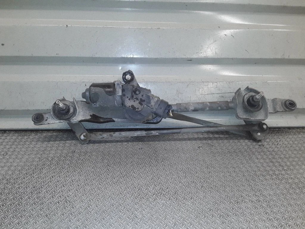 Front wiper linkage and motor – Opel Insignia A (2008-2017)