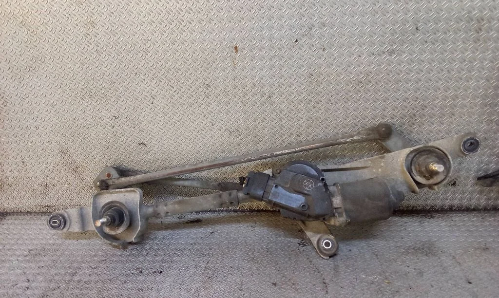 Front wiper linkage and motor – Opel Insignia A (2008-2017)