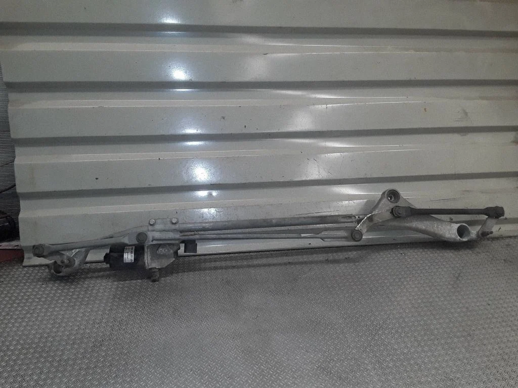 Front wiper linkage and motor – Mercedes-Benz B-Class W245 (2005-2011)