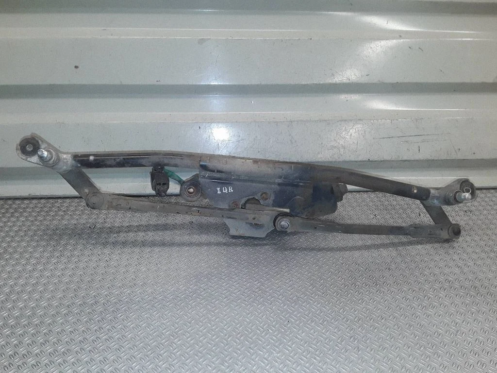 Front wiper linkage and motor – Hyundai Santa Fe (2000-2006)