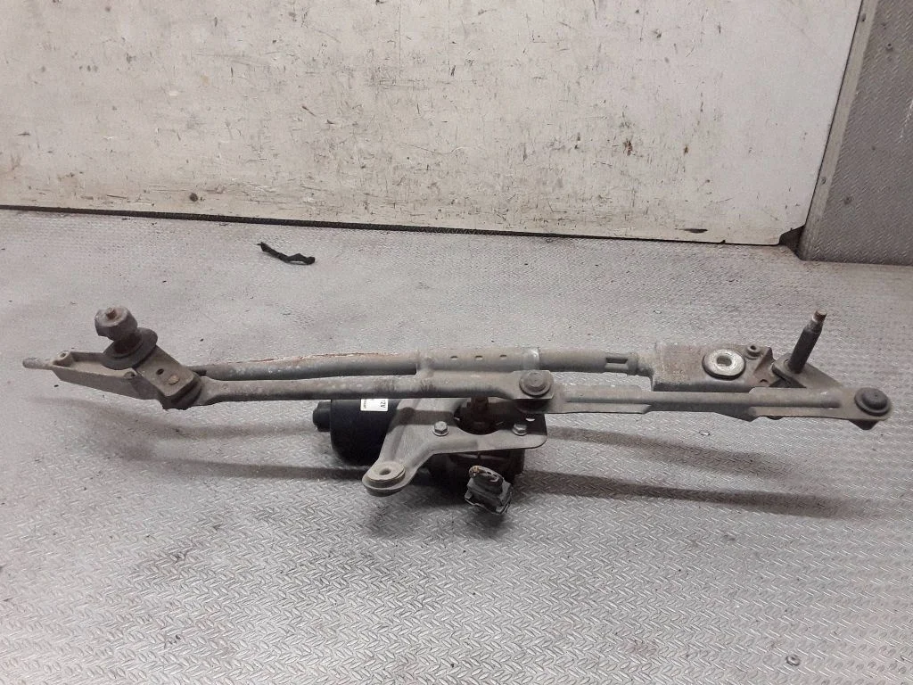 Front wiper linkage and motor – Volvo V70 (2005-2008)