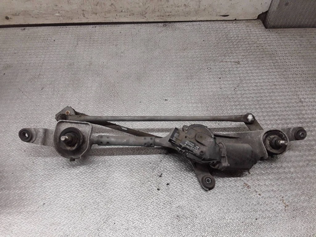 Front wiper linkage and motor – Opel Insignia A (2008-2017)