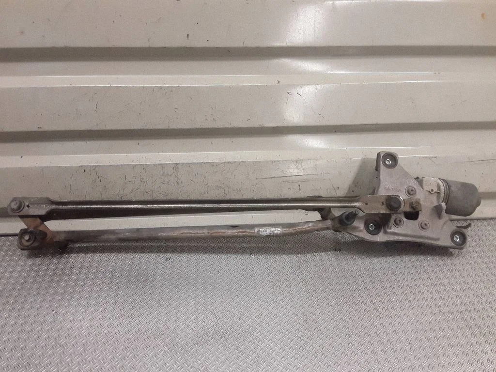 Front wiper linkage and motor – Volvo V50 (2008-2012)