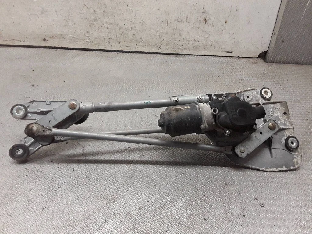 Front wiper linkage and motor