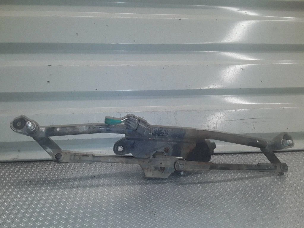 Front wiper linkage and motor – Hyundai Santa Fe (2000-2006)