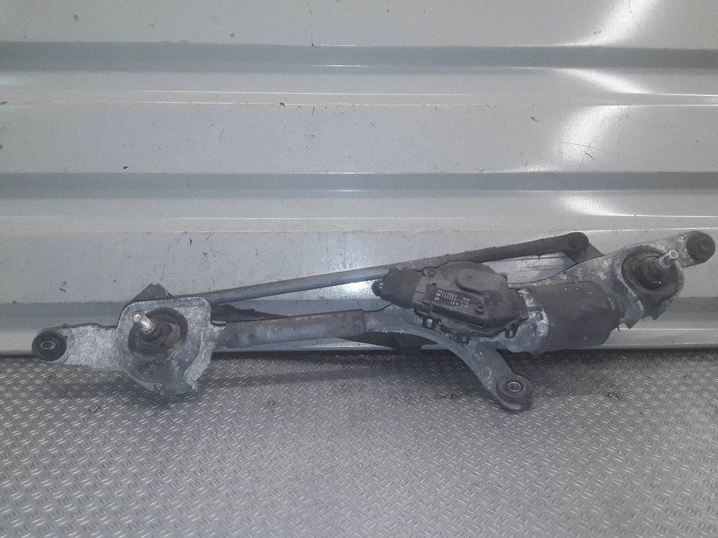 Front wiper linkage and motor – Opel Insignia A (2008-2017)