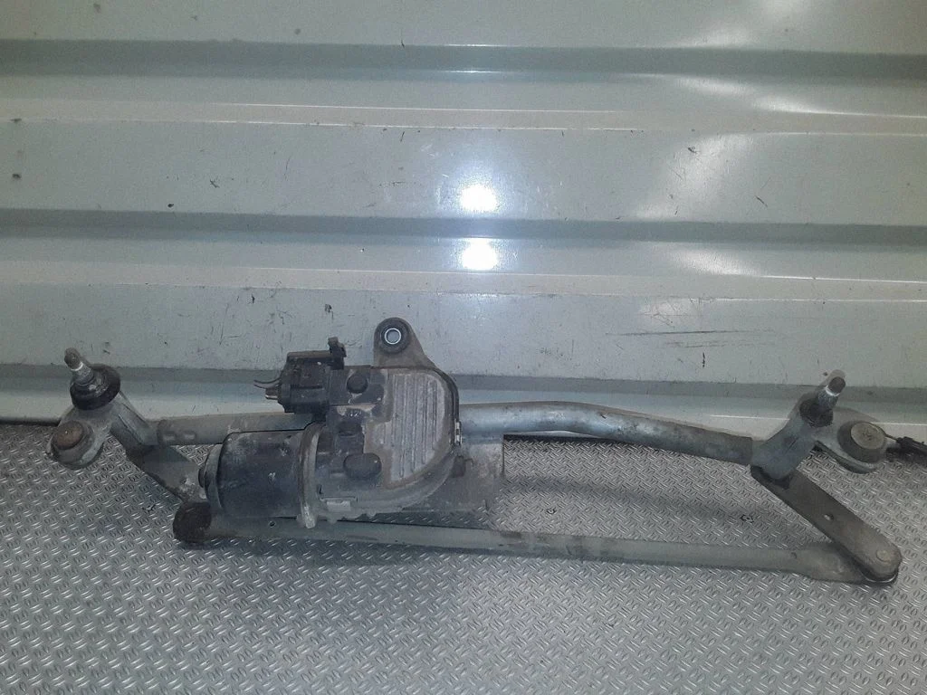 Front wiper linkage and motor – Volkswagen Passat B6 (2005-2010)