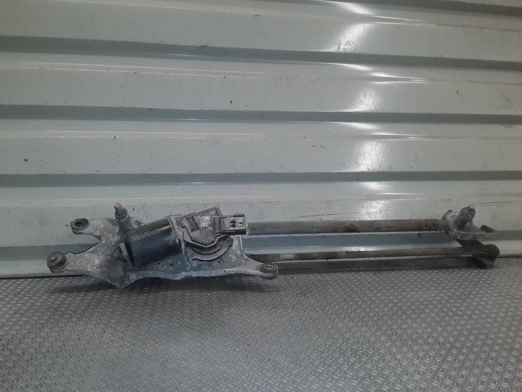 Front wiper linkage and motor