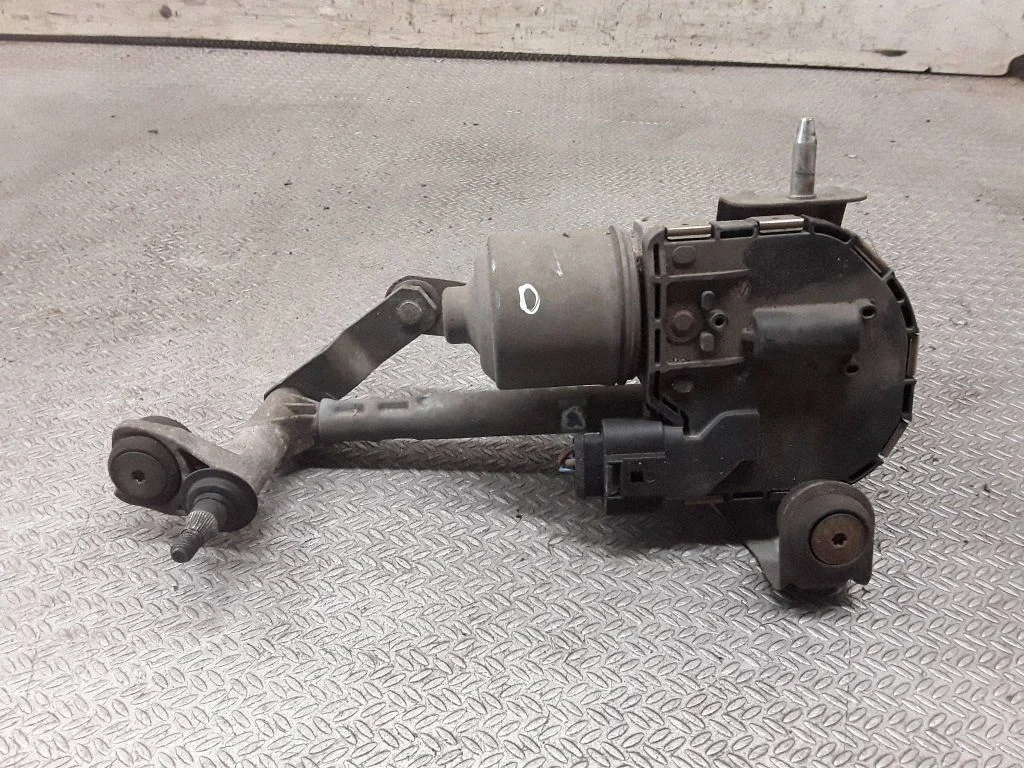Front wiper linkage and motor – Volkswagen Touran I (2003-2010)