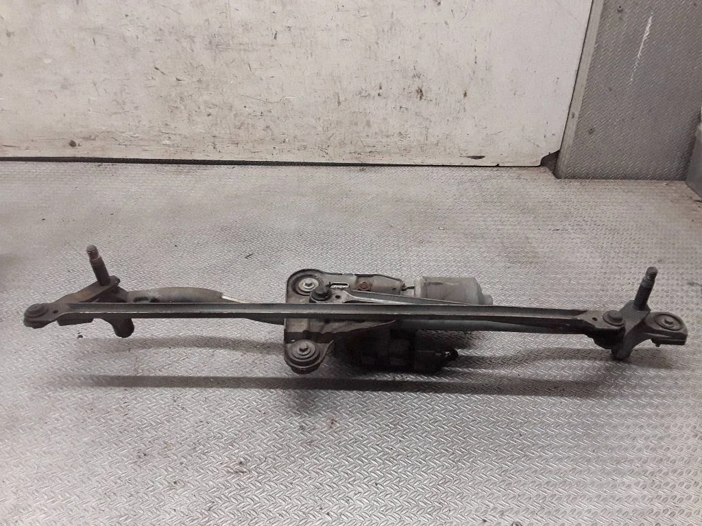 Front wiper linkage and motor – Volvo XC70 (2008-2013)