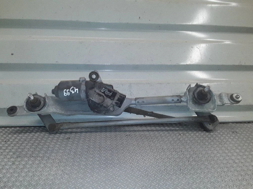 Front wiper linkage and motor – Opel Insignia A (2008-2017)