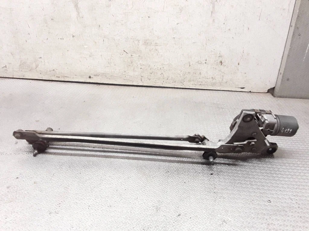 Front wiper linkage and motor – Volvo V50 (2008-2012)