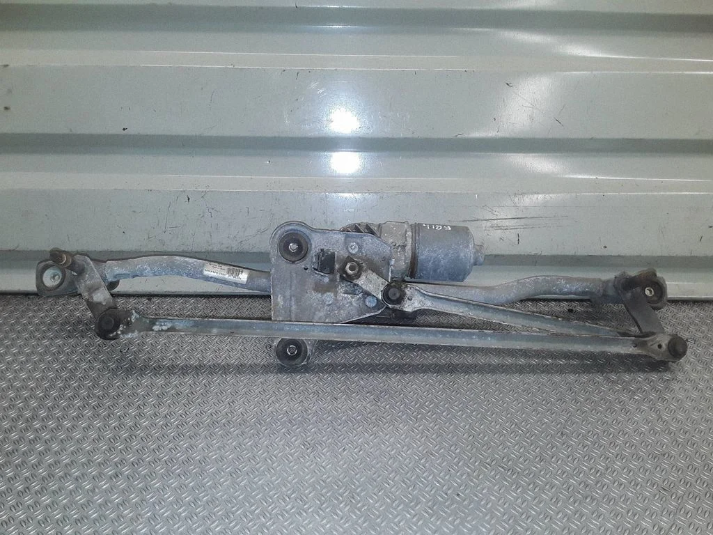 Front wiper linkage and motor – Volvo V70 (2008-2013)