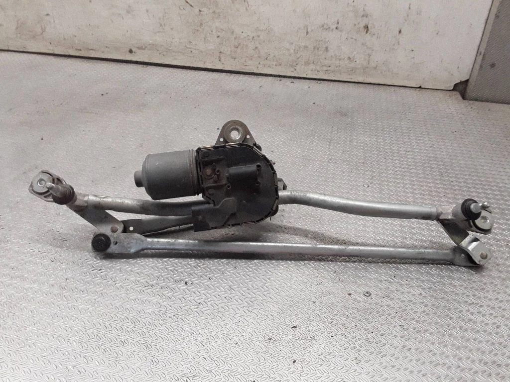 Front wiper linkage and motor – Audi A6 Allroad C5 (1999-2005)