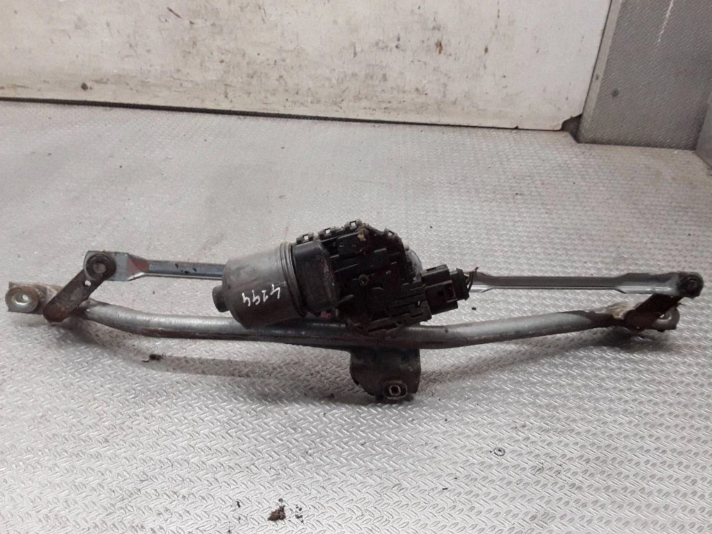 Front wiper linkage and motor – Volkswagen Passat B5.5 (2001-2005)
