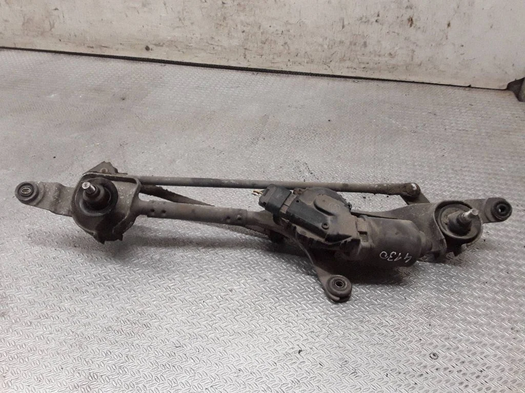 Front wiper linkage and motor – Opel Insignia A (2008-2017)