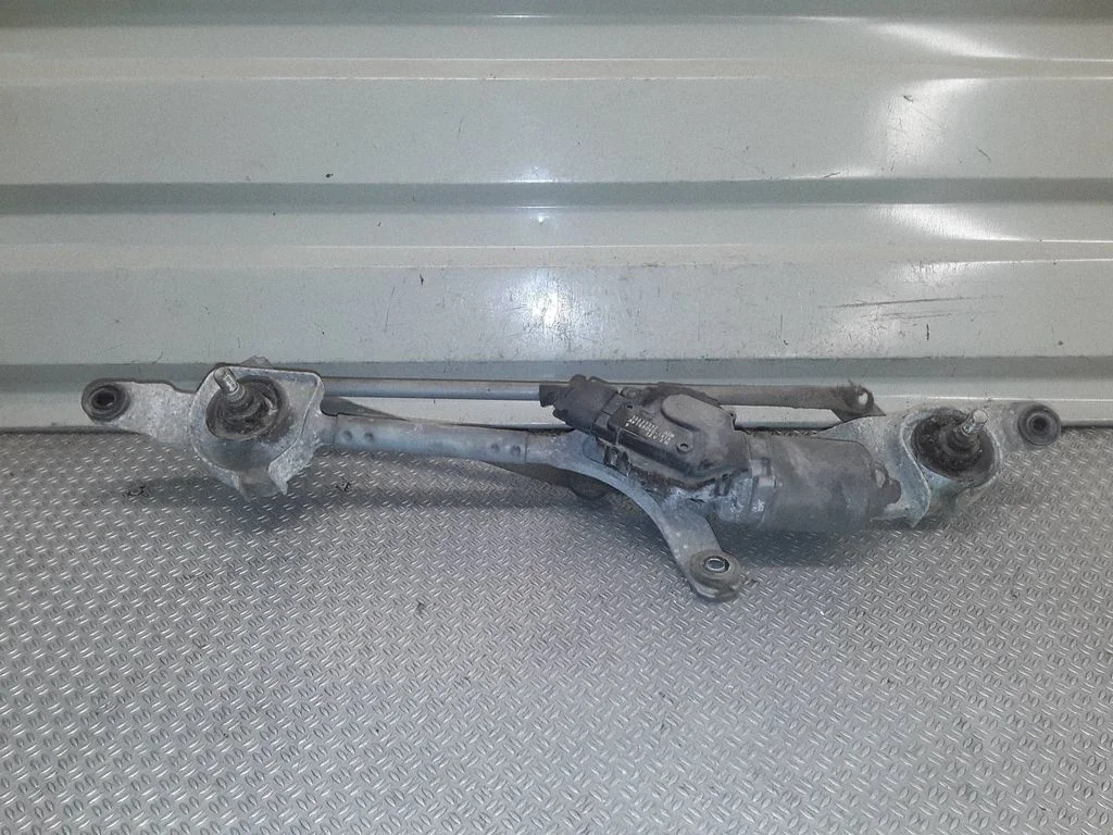 Front wiper linkage and motor – Opel Insignia A (2008-2017)