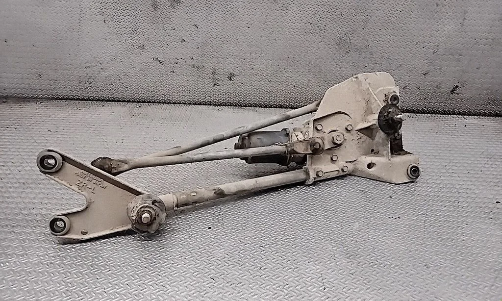 Mechanizm wycieraczek z silniczkiem