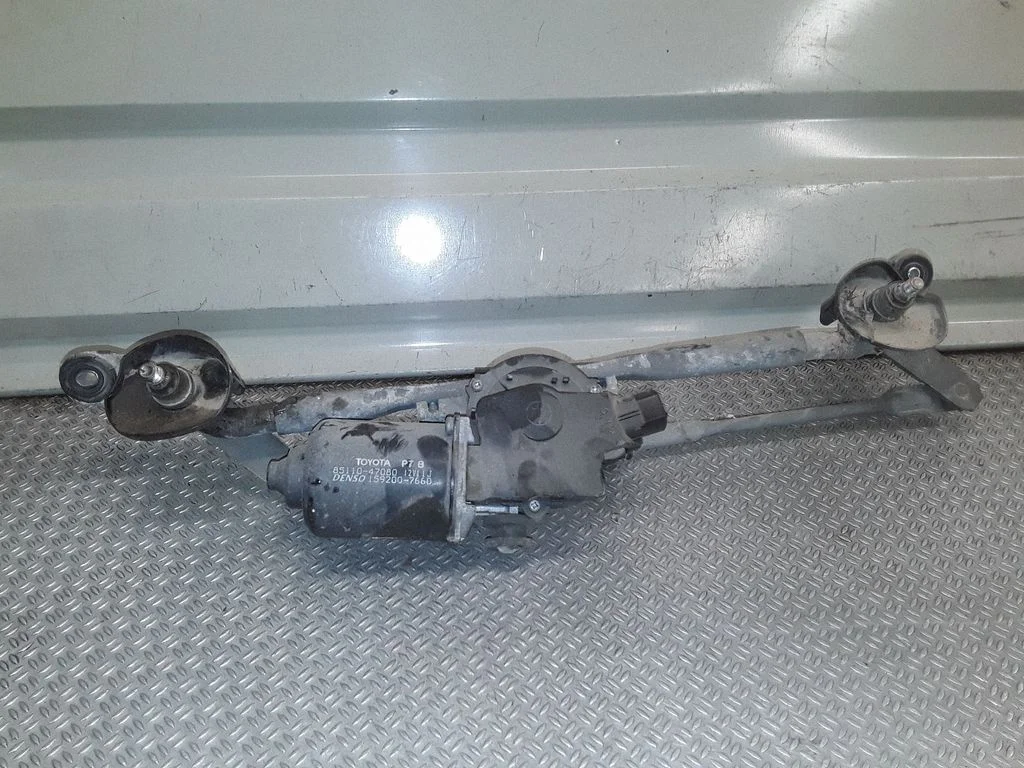 Mechanizm wycieraczek z silniczkiem – Toyota Prius (XW20) (2003-2009)