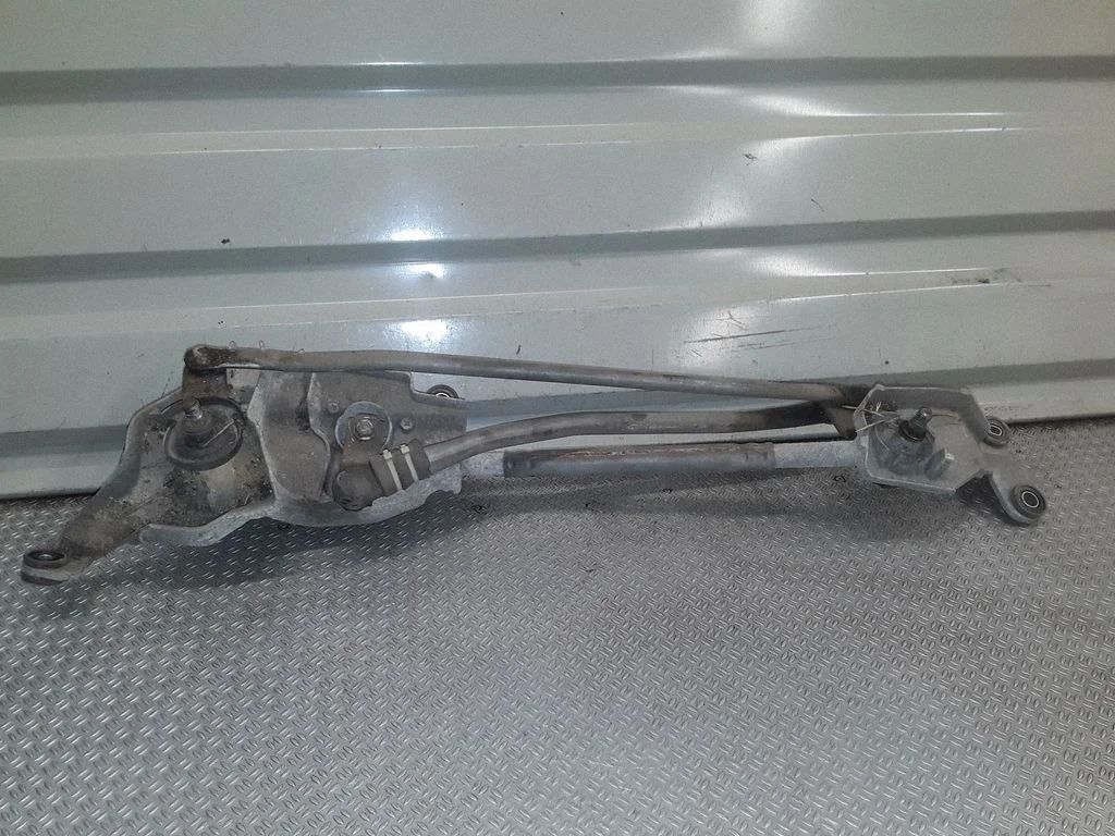 Mechanizm wycieraczek z silniczkiem – Mitsubishi Outlander (2007-2012)