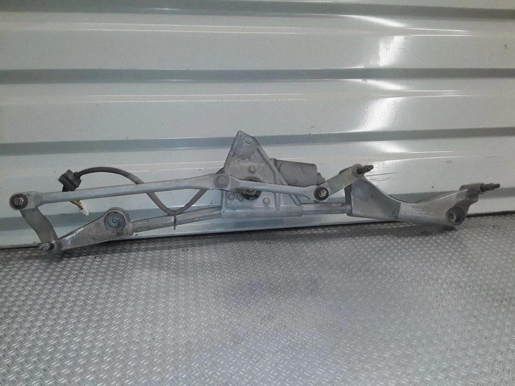 Front wiper linkage and motor – Mercedes-Benz C-Class W203 (2000-2007)