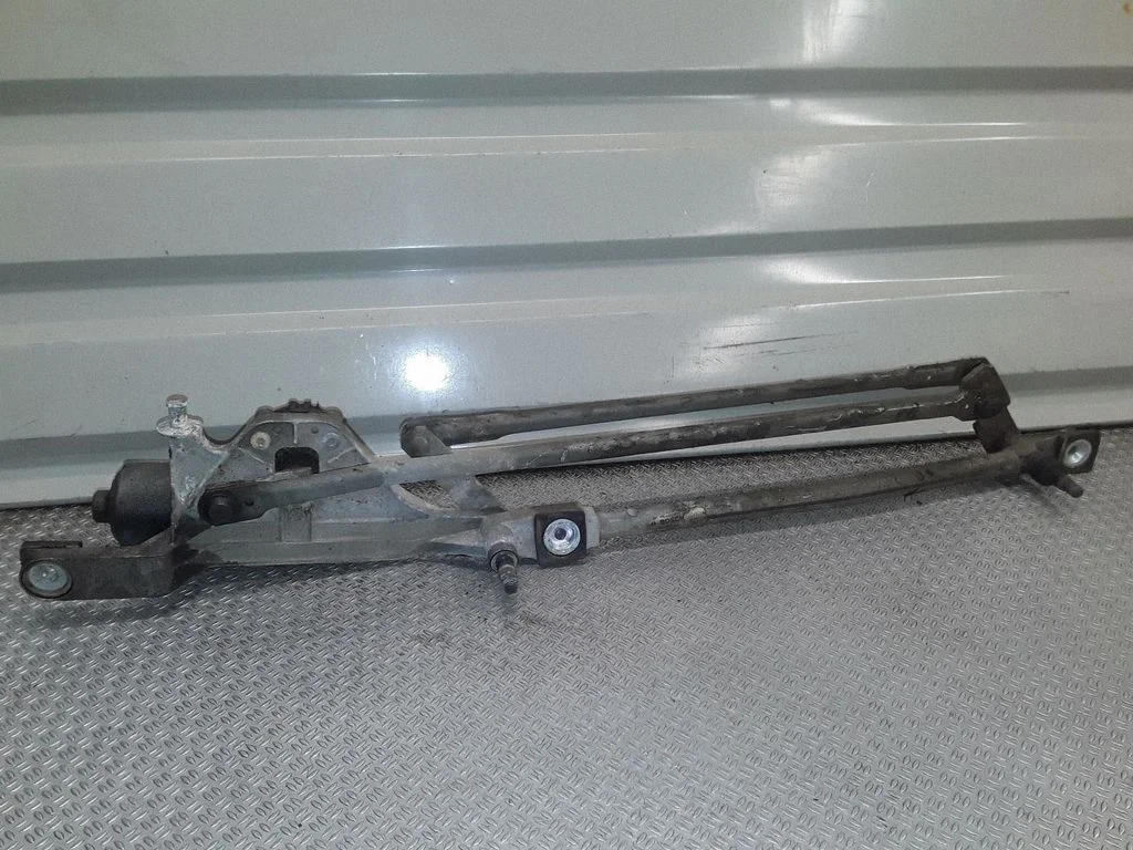 Front wiper linkage and motor – Ford Focus C-MAX (2003-2010)