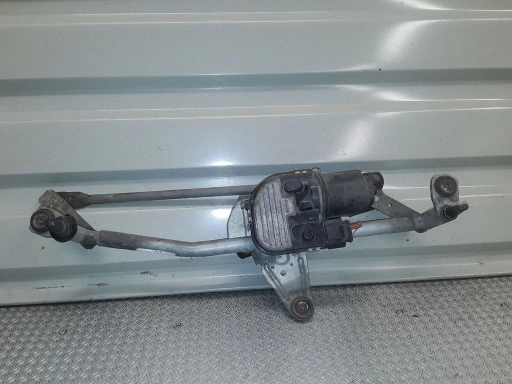 Front wiper linkage and motor – Volkswagen Passat B6 (2005-2010)